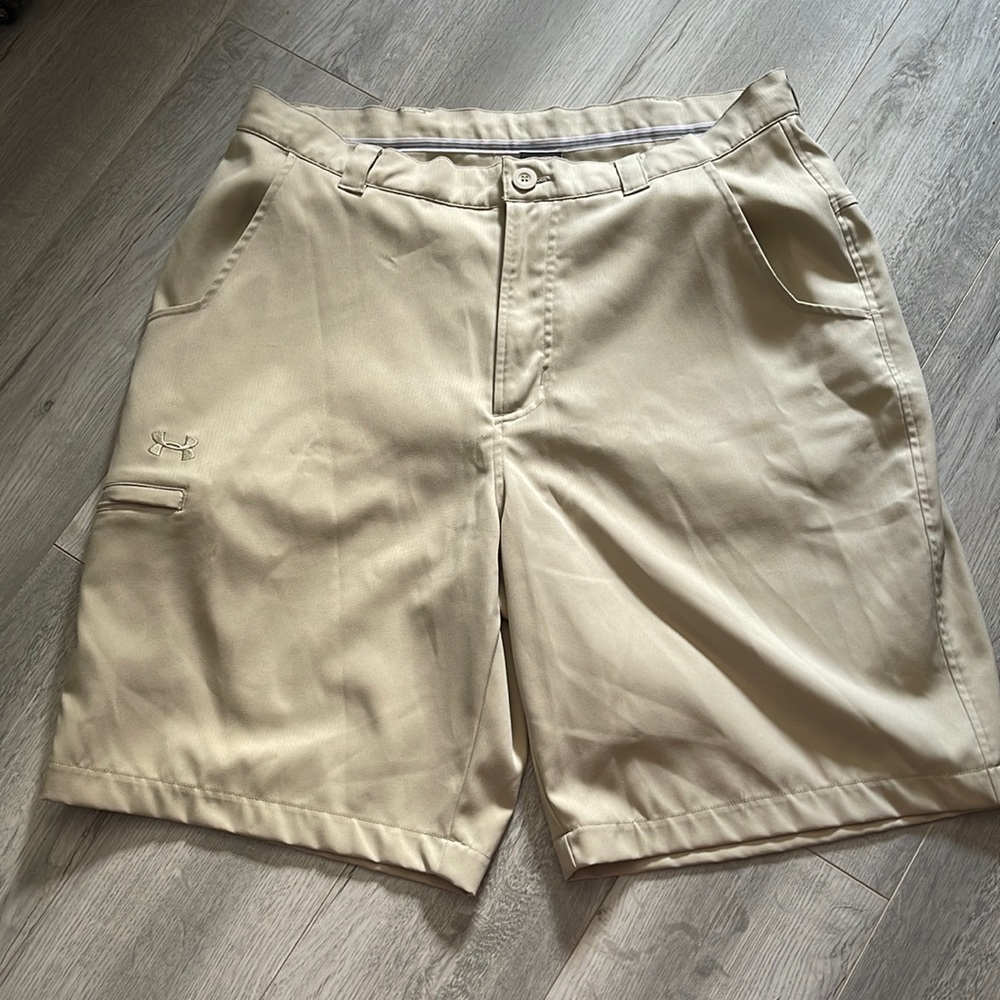 UnderArmour dressy shorts  size 36
